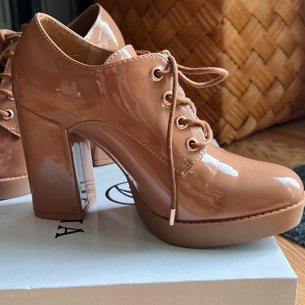 Chunky healed shoe by Versona
